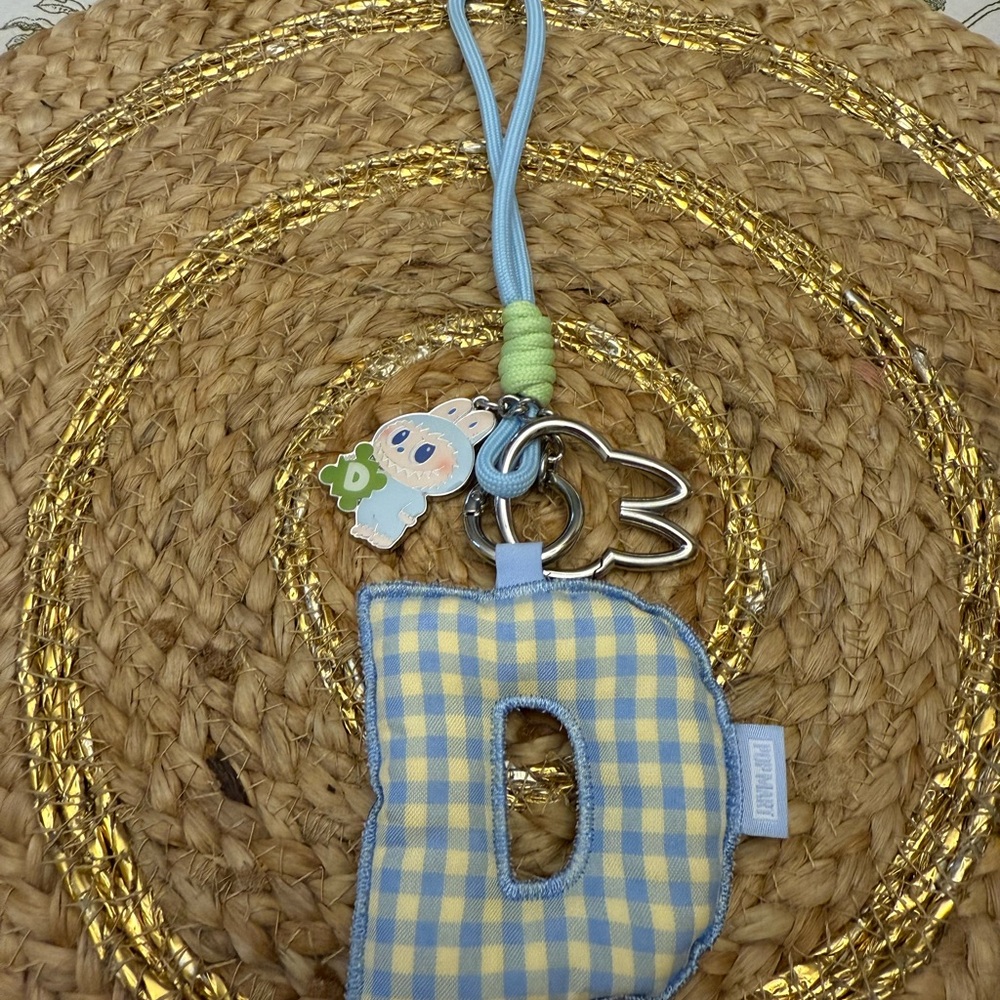 Pop mart letter D keychain